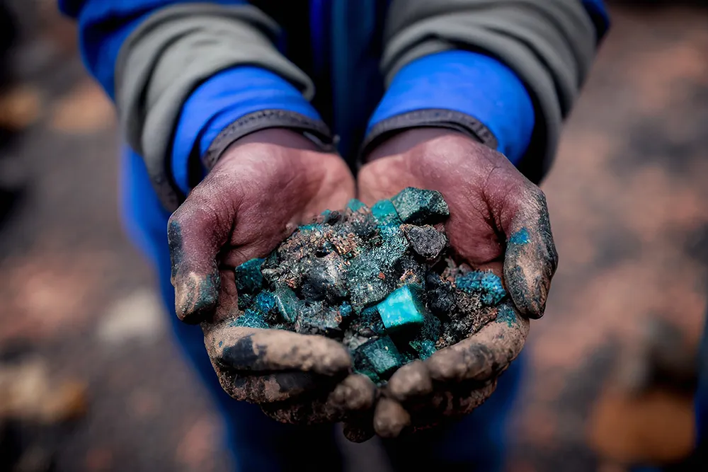 Man holding cobalt in his hand. Test you water with the water testing kits from IVARIO.