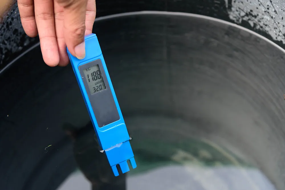 Measurement of the electrical conductivity of the water. Test your drinking water with the water testing kits from IVARIO.